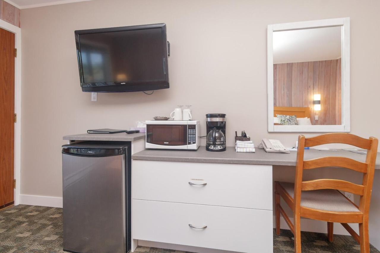 The Cedarwood Inn & Suites Sidney Kültér fotó
