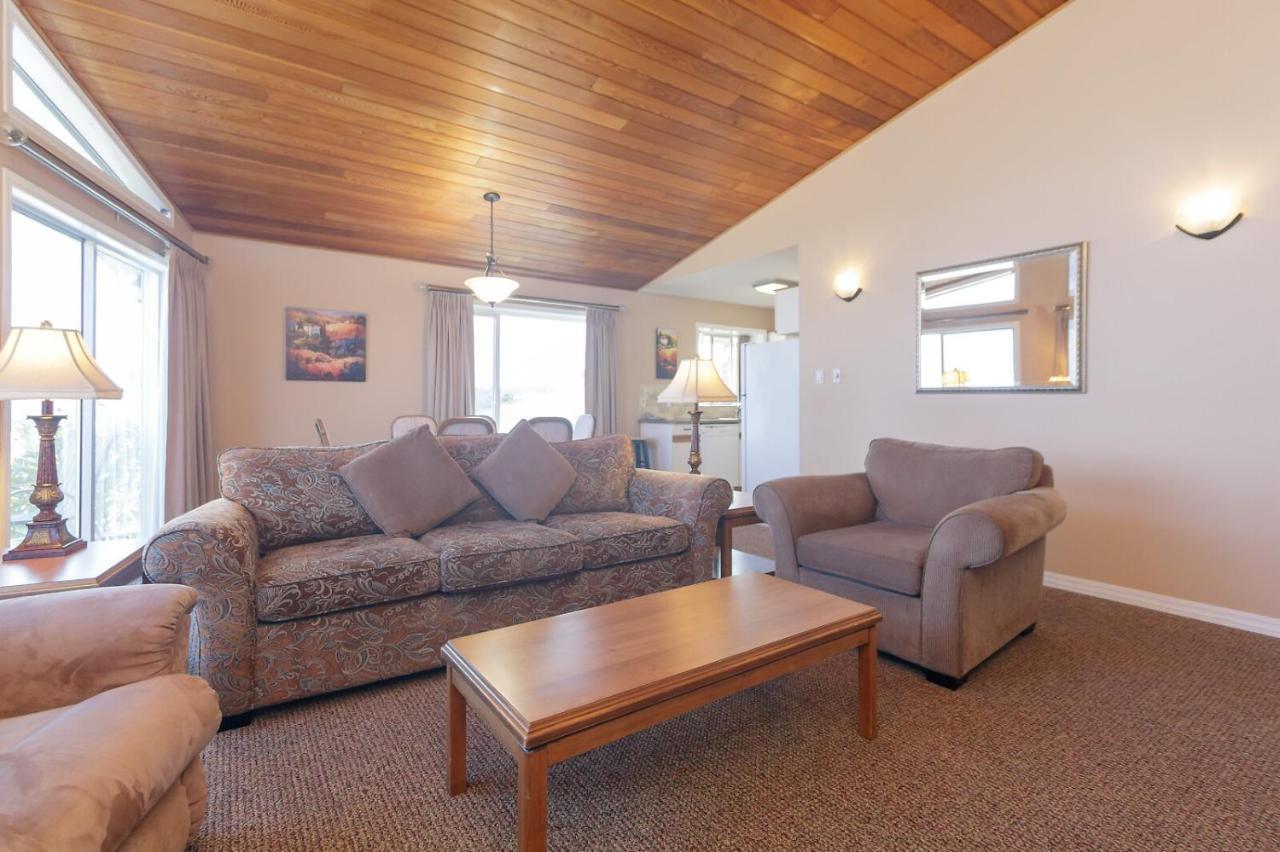 The Cedarwood Inn & Suites Sidney Kültér fotó