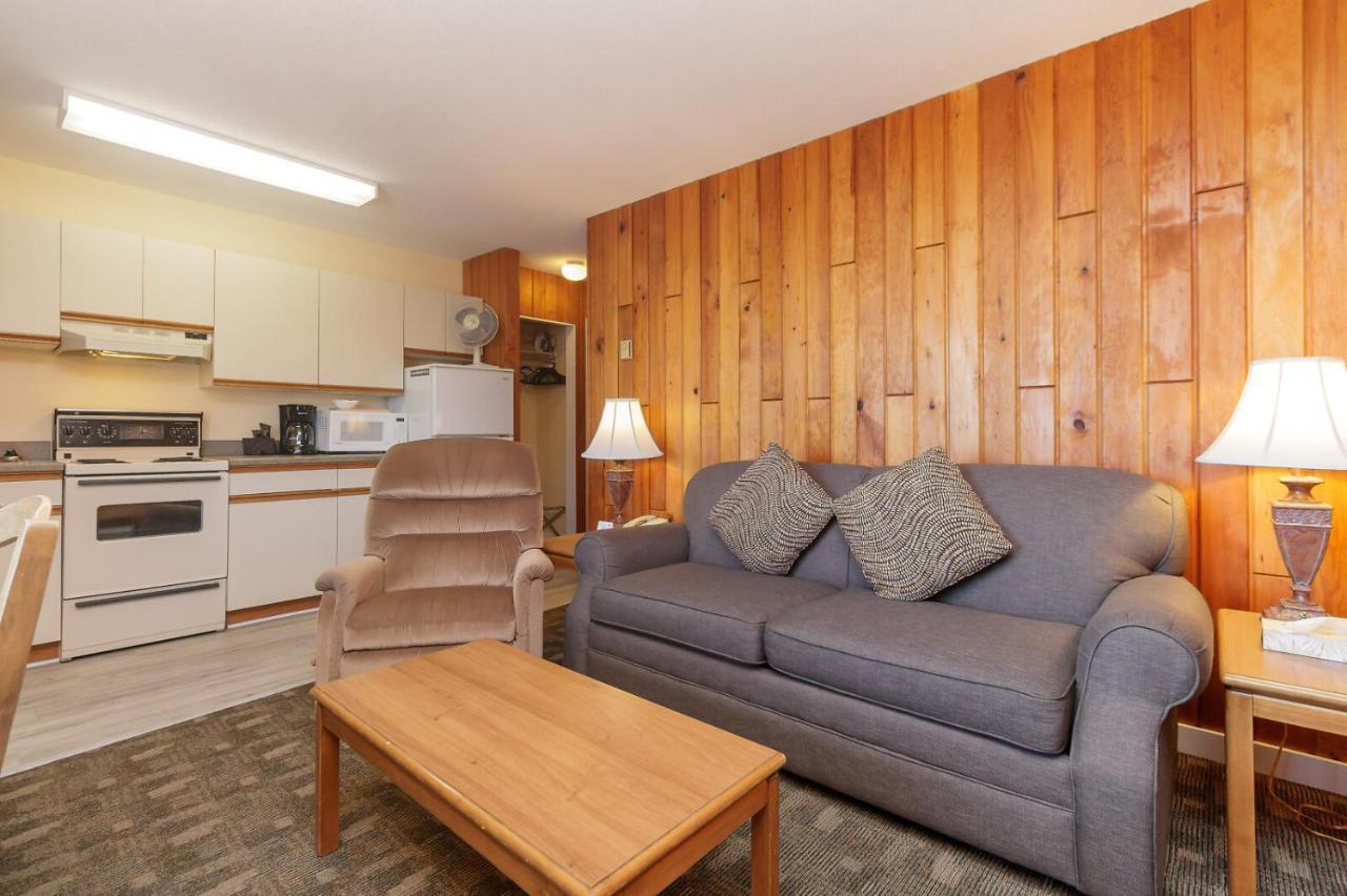 The Cedarwood Inn & Suites Sidney Kültér fotó