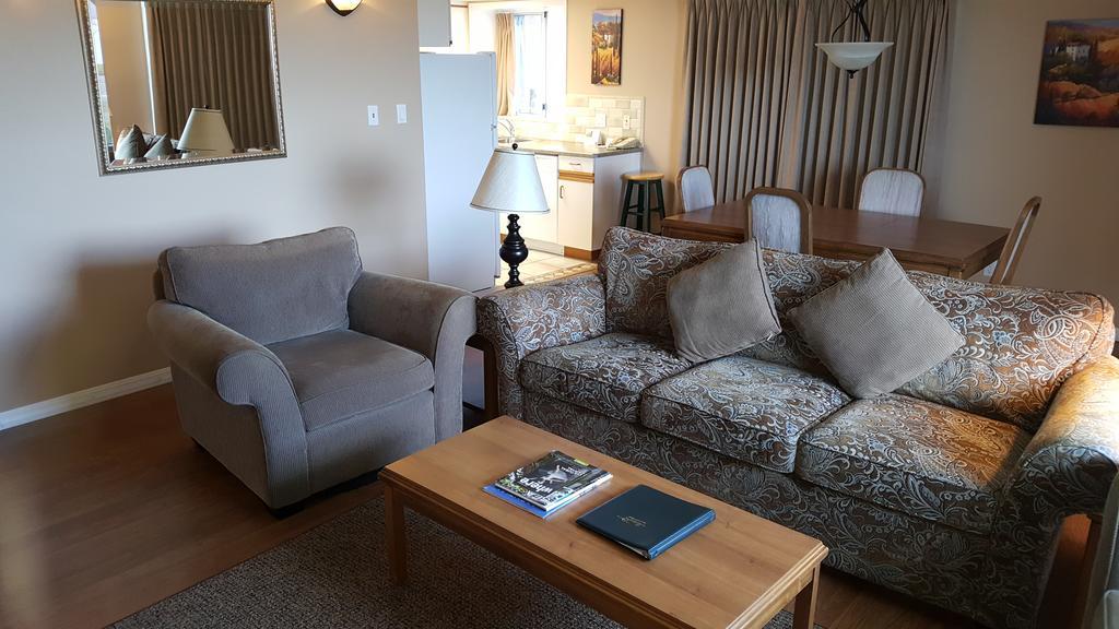 The Cedarwood Inn & Suites Sidney Kültér fotó