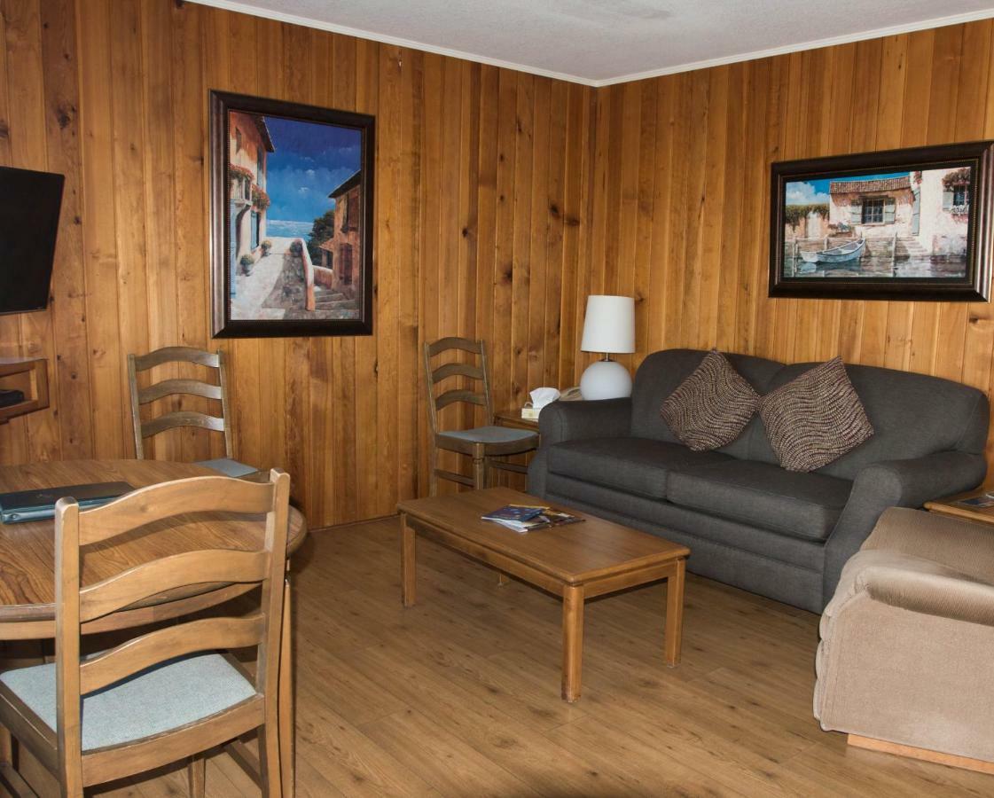The Cedarwood Inn & Suites Sidney Kültér fotó