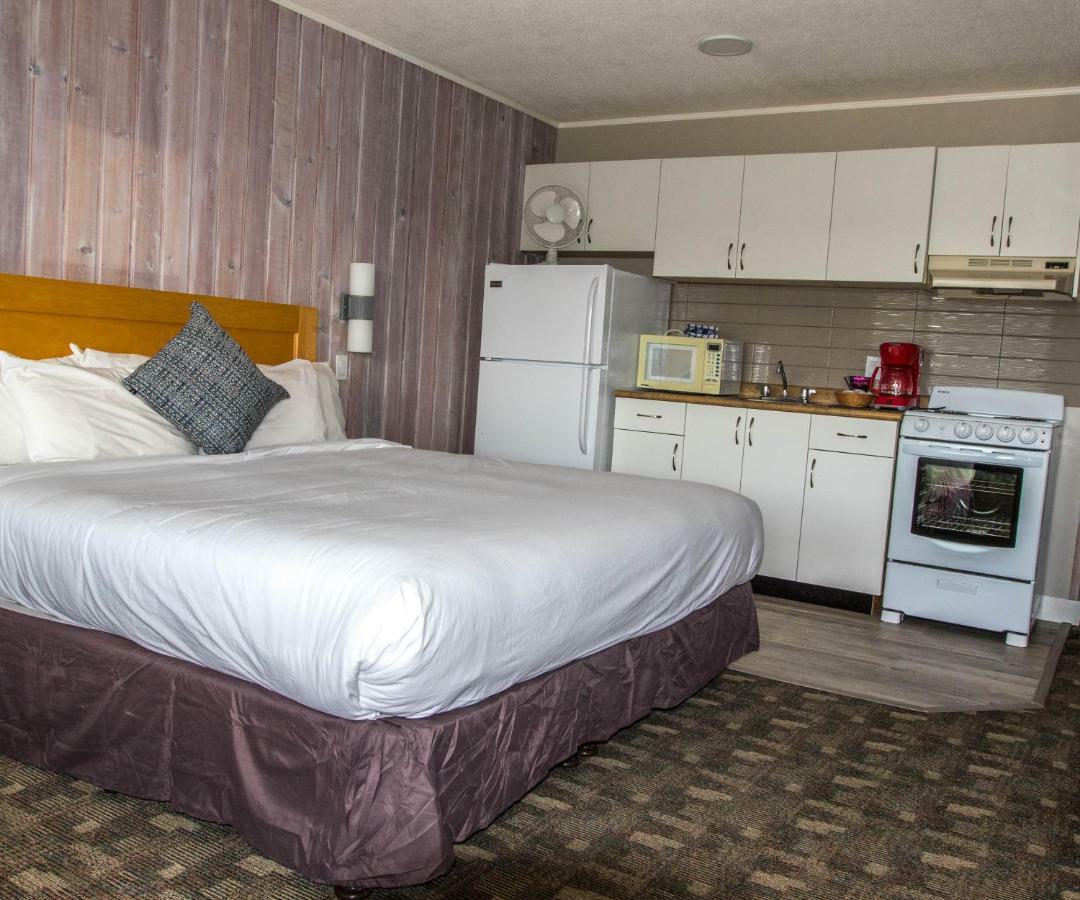 The Cedarwood Inn & Suites Sidney Kültér fotó