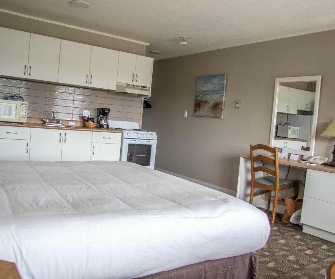 The Cedarwood Inn & Suites Sidney Kültér fotó